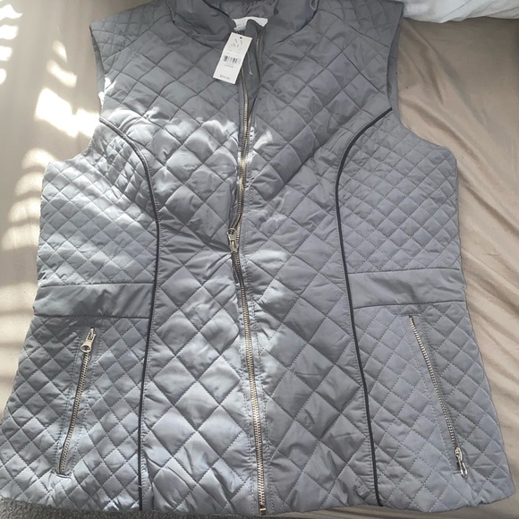 New York and company vest - Picture 1 of 3